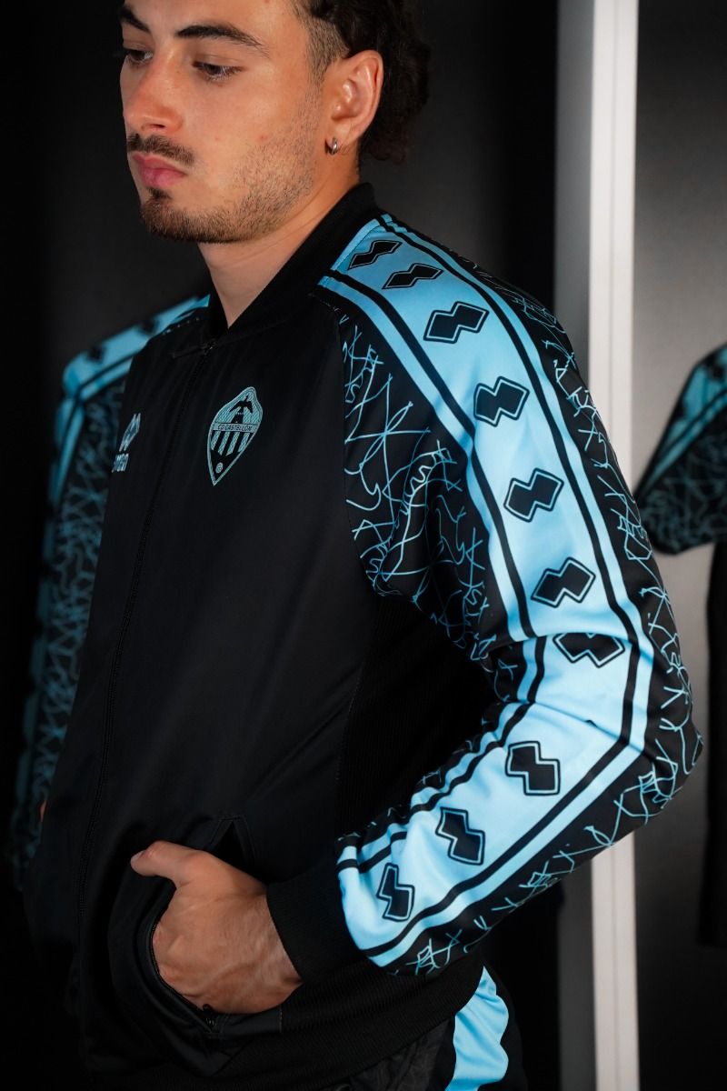 CHAQUETA PRE-PARTIDO TÉCNICOS 25/26